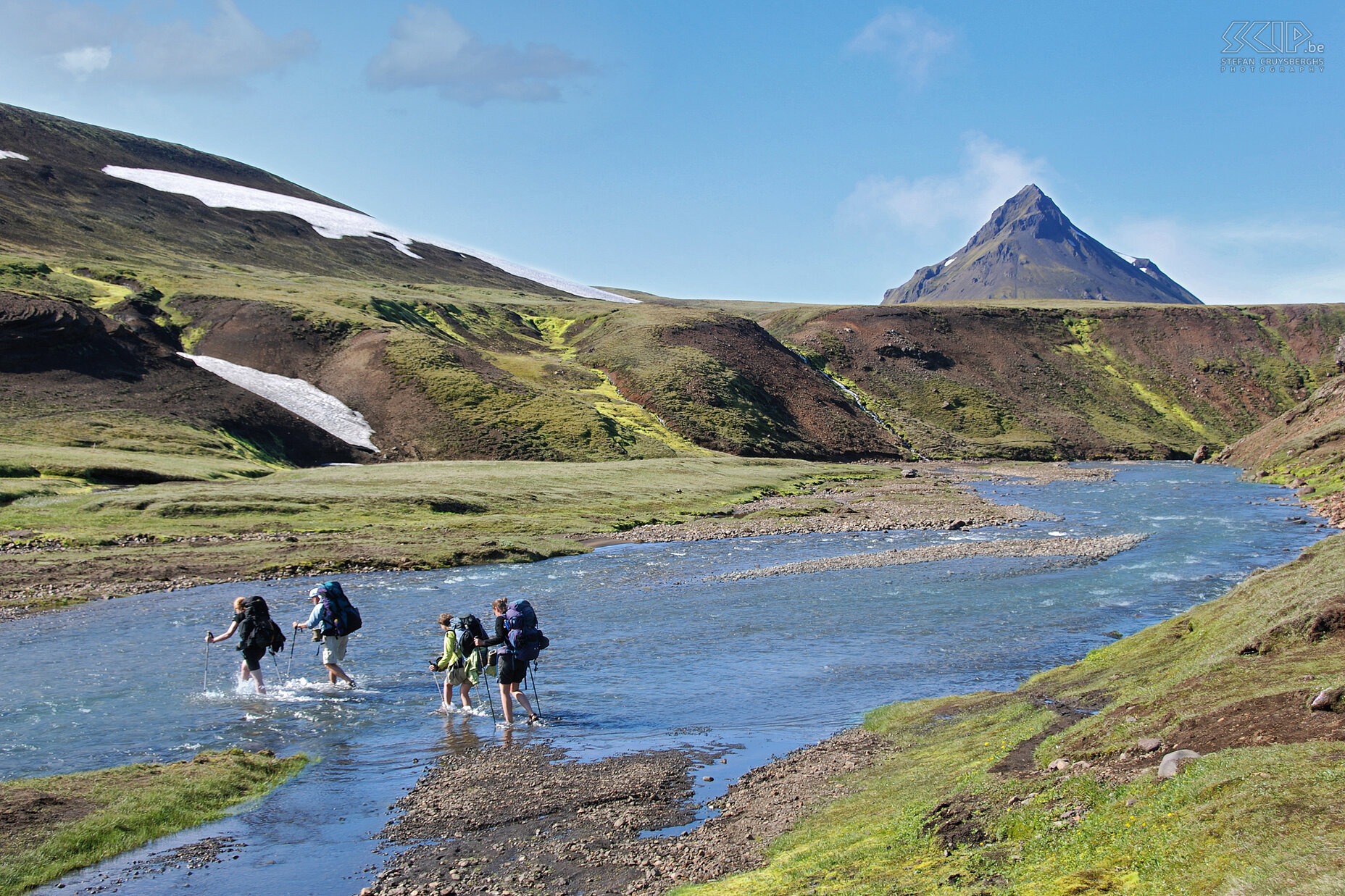 To Emstrur On the third day we moved to Emstur. Early on we had to cross a shallow but cold river. Close to the Álftavatn hut is very green but afterwards we have to follow a very long road through a black sand and pumice stone desert.<br />
 Stefan Cruysberghs